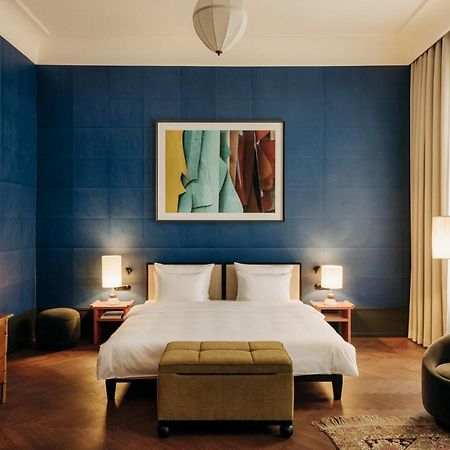 Boutique Hotel Chateau Royal Berlin Bagian luar foto A bedroom at the hotel