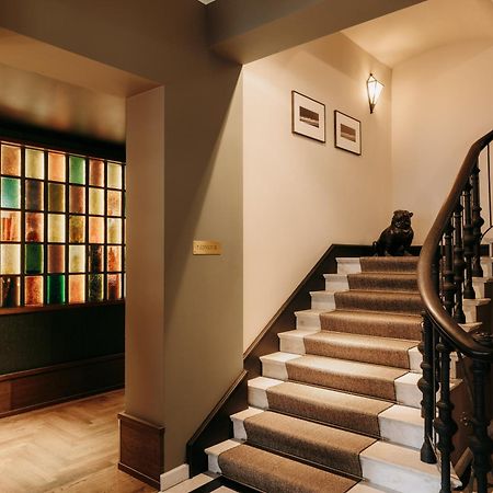 Boutique Hotel Chateau Royal Berlin Bagian luar foto The staircase