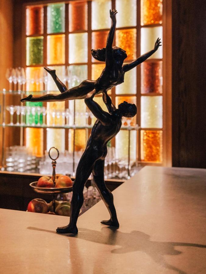 Boutique Hotel Chateau Royal Berlin Bagian luar foto The bar at the hotel