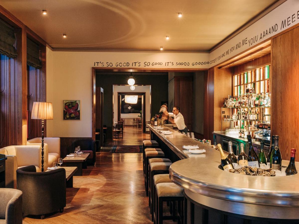 Boutique Hotel Chateau Royal Berlin Bagian luar foto The bar at the American Bar