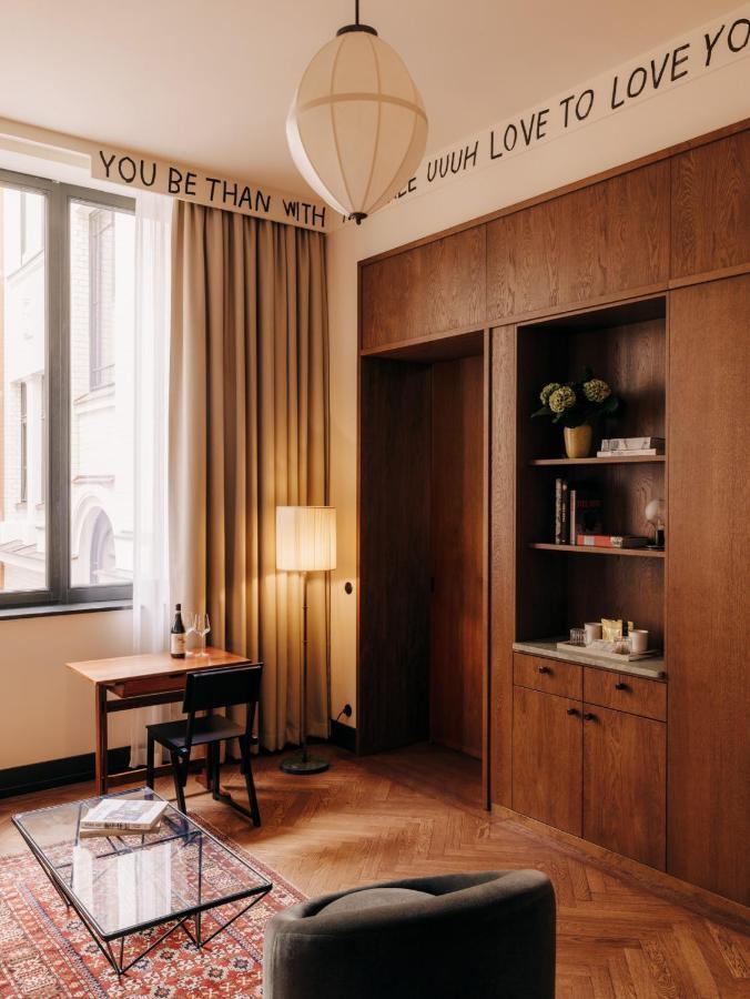 Boutique Hotel Chateau Royal Berlin Bagian luar foto A room at the Hotel Axelmannstein