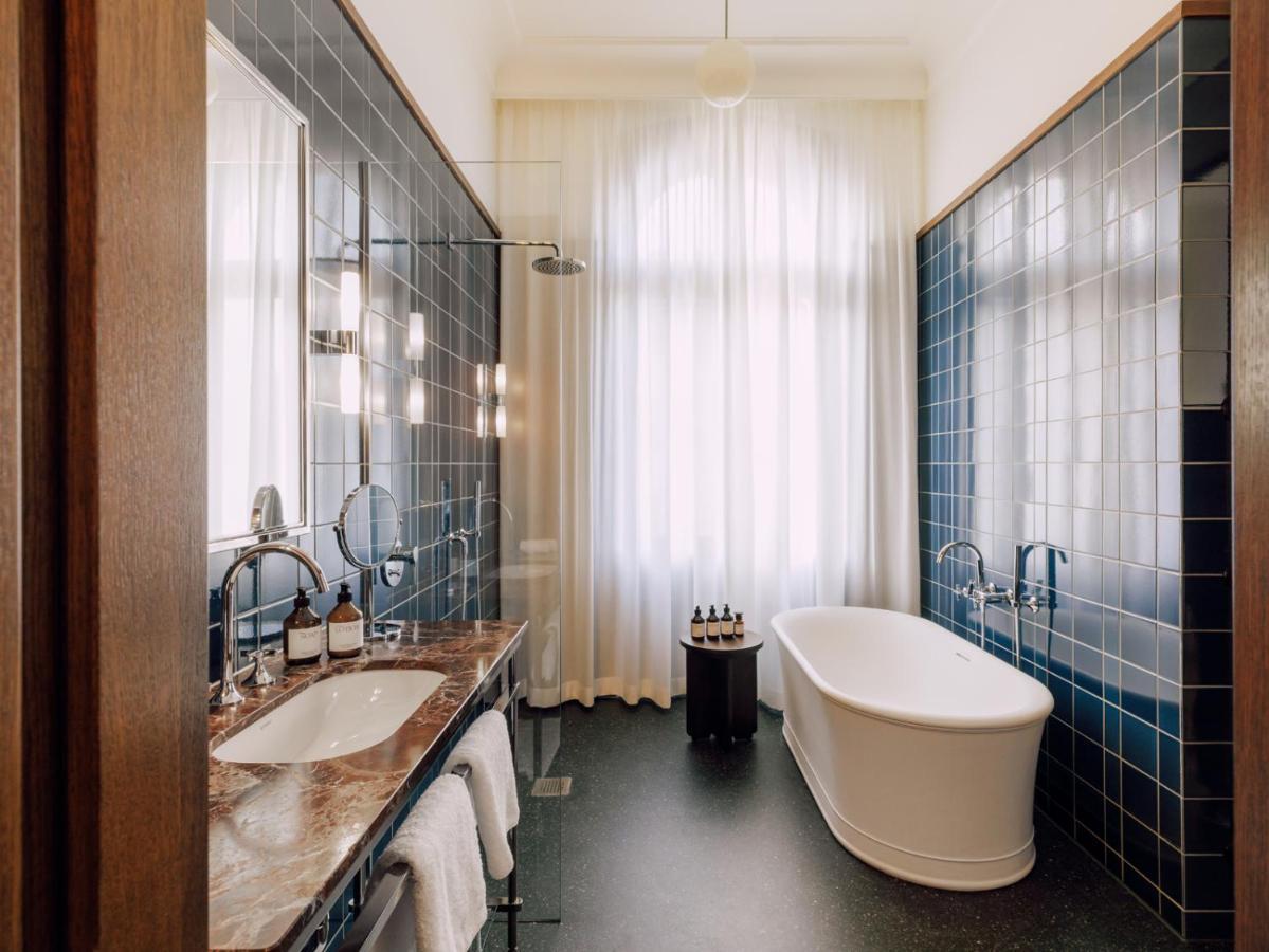Boutique Hotel Chateau Royal Berlin Bagian luar foto Bathroom
