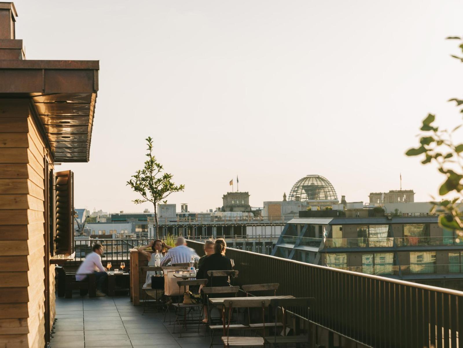 Boutique Hotel Chateau Royal Berlin Bagian luar foto The rooftop bar at the Standard London