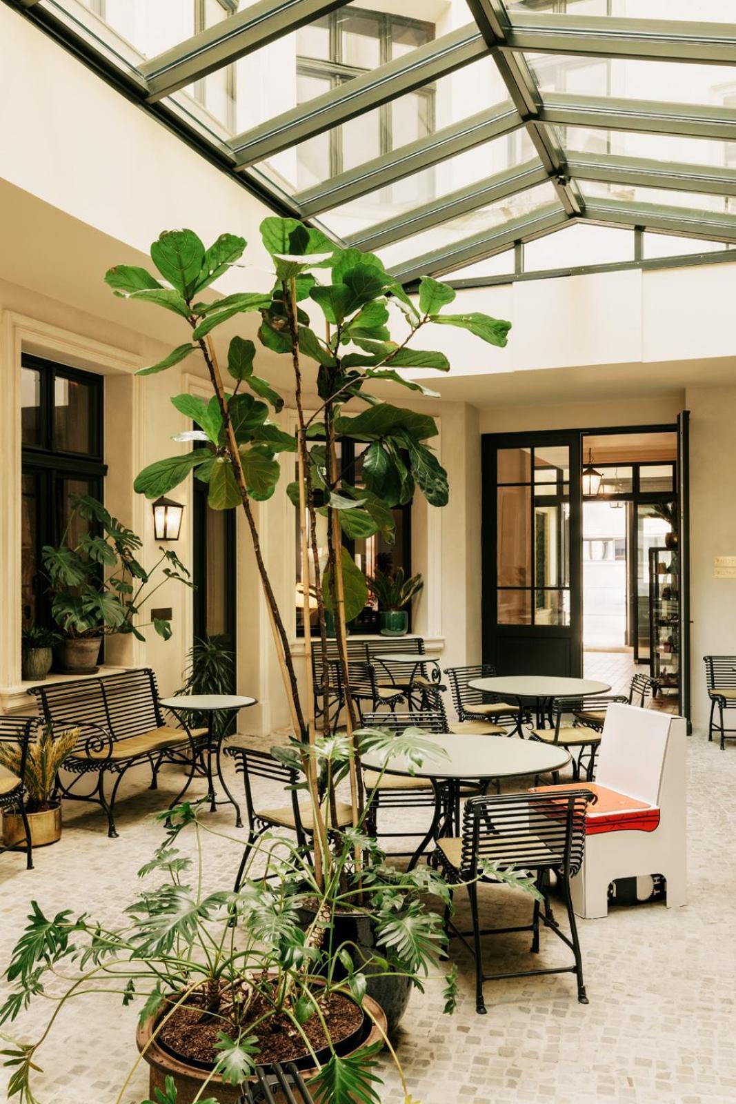 Boutique Hotel Chateau Royal Berlin Bagian luar foto The interior of the hotel