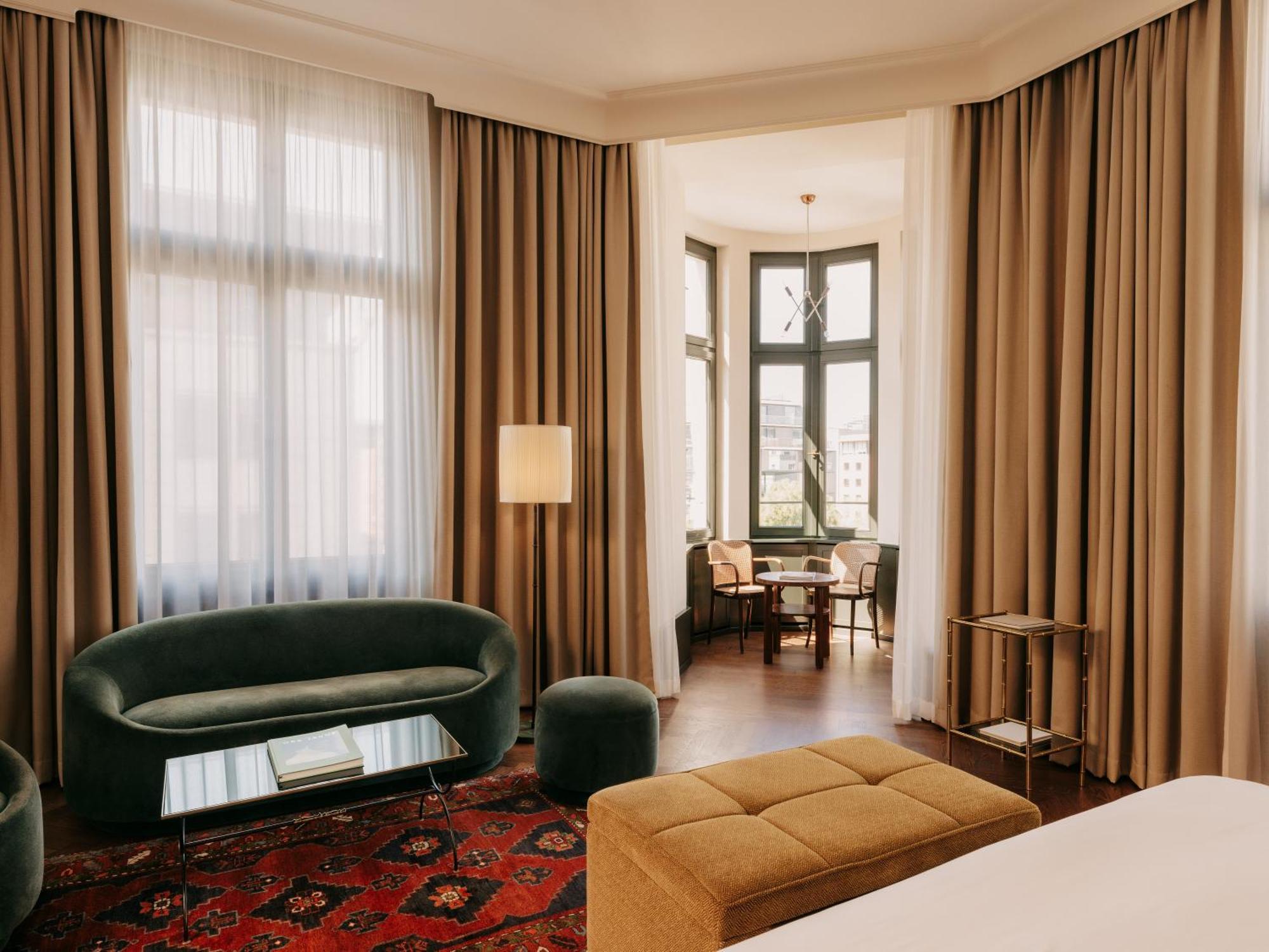 Boutique Hotel Chateau Royal Berlin Bagian luar foto A suite at the Hotel Axelmannstein