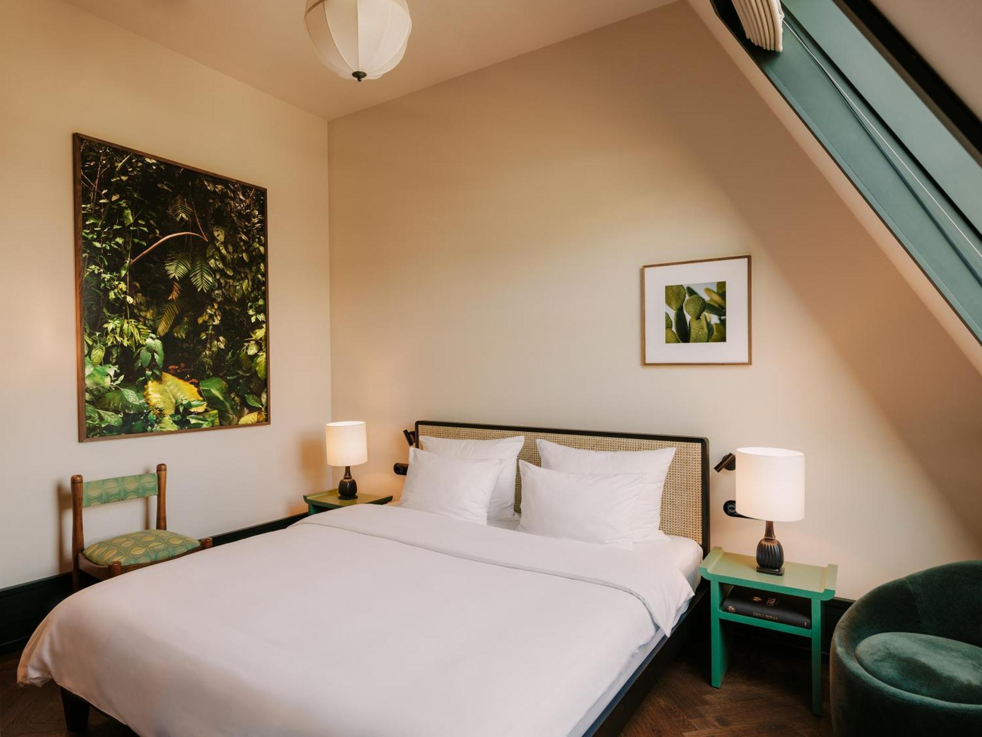 Boutique Hotel Chateau Royal Berlin Bagian luar foto A bedroom at the Standard East Village