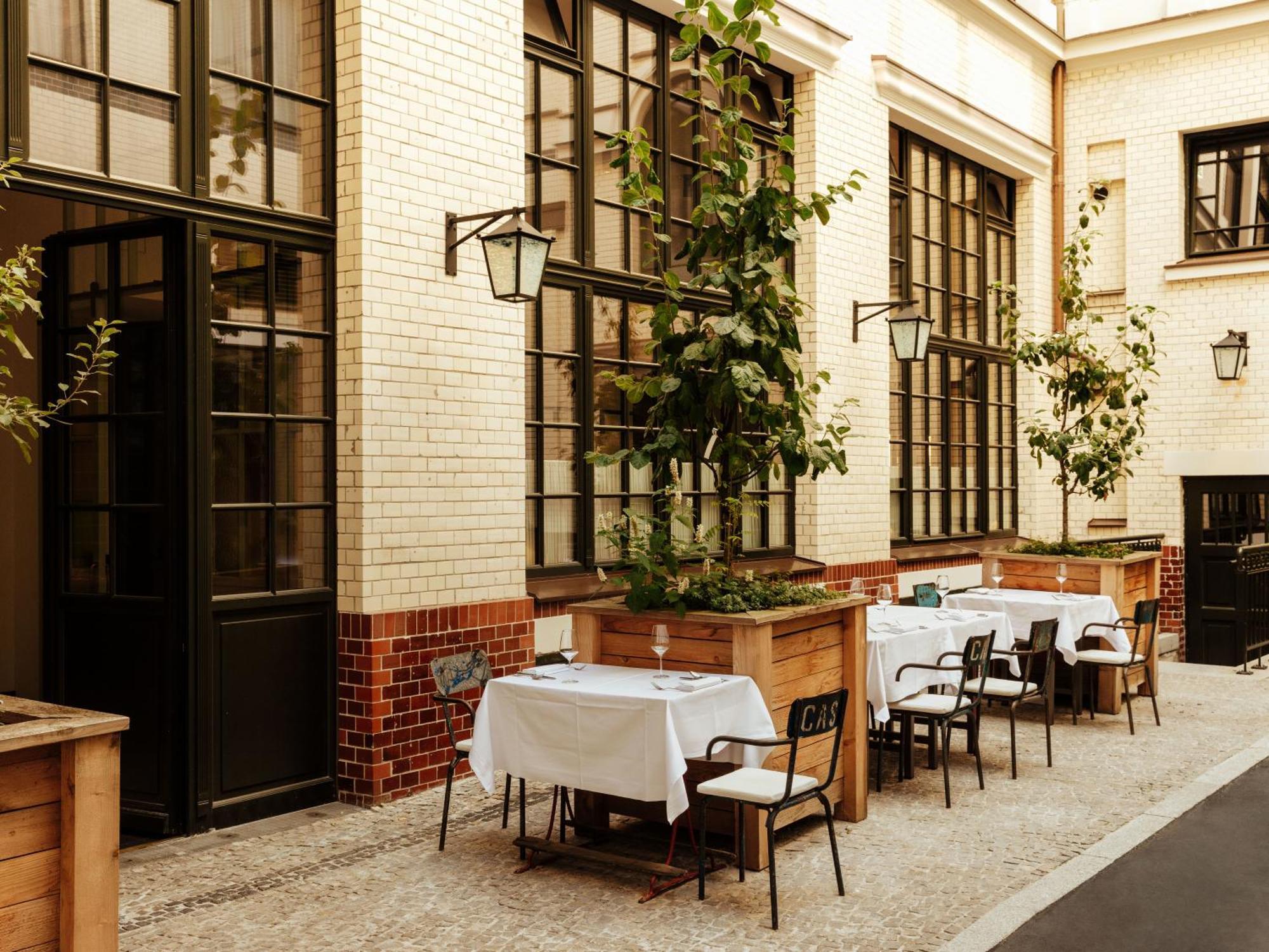 Boutique Hotel Chateau Royal Berlin Bagian luar foto Restaurant AOC